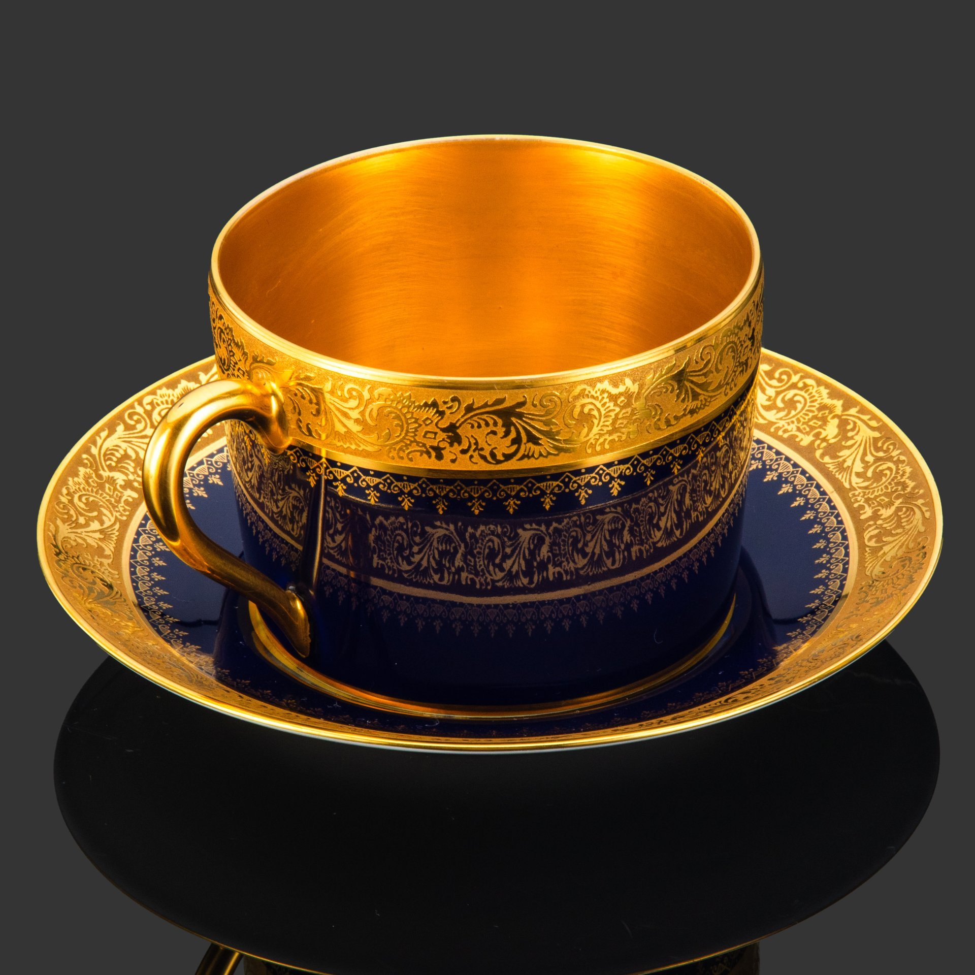 Пара чайная (крупная), украшенная растительным орнаментом, Lemaire Décorateur, фарфор, крытье кобальтом, двойное золочение, Limoges, Франция, 1950-1980 гг.