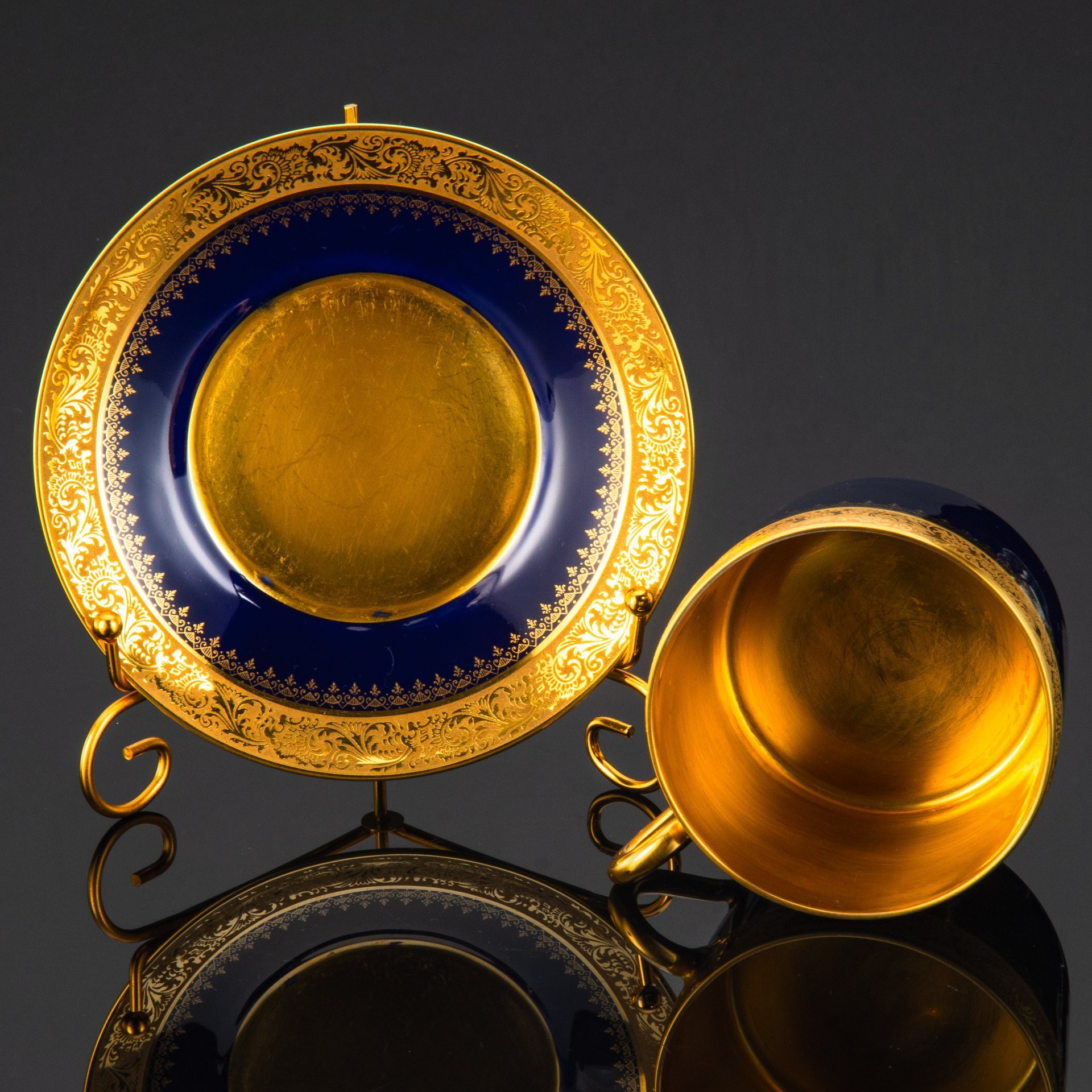 Пара чайная (крупная), украшенная растительным орнаментом, Lemaire Décorateur, фарфор, крытье кобальтом, двойное золочение, Limoges, Франция, 1950-1980 гг.