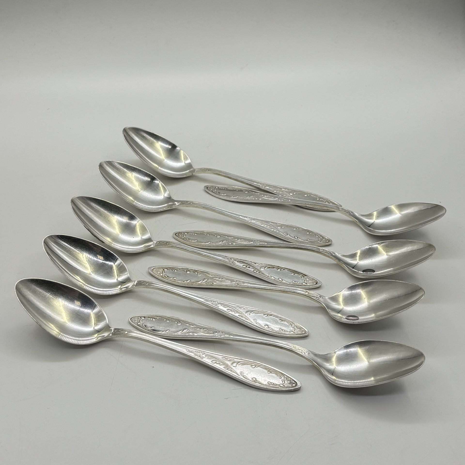 Набор из 9-ти столовых ложек с растительным декором, мНЦ (медь-никель-цинк), серебрение, Кольчугинский завод цветных металлов, СССР, 1960-1990 гг.