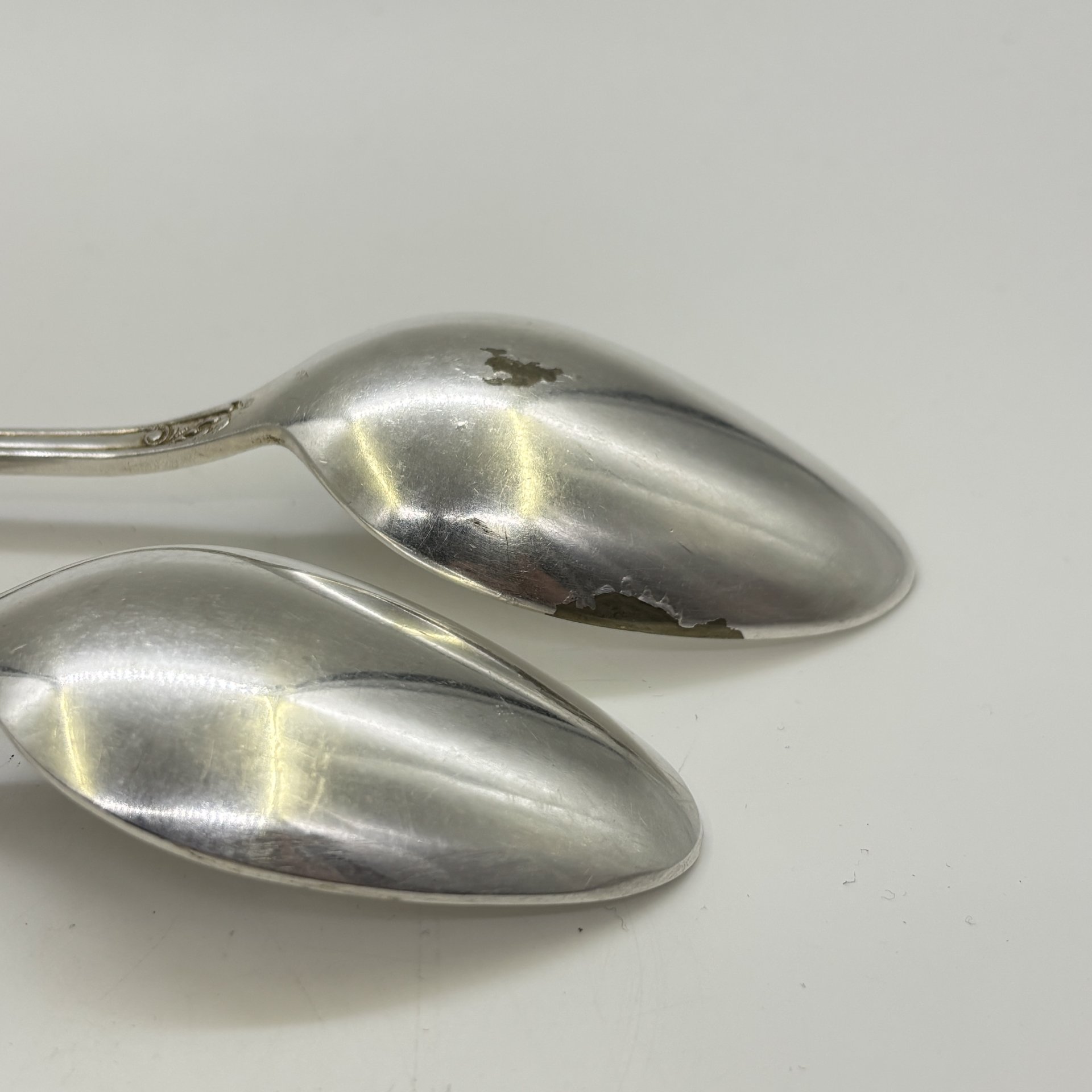 Набор из 9-ти столовых ложек с растительным декором, мНЦ (медь-никель-цинк), серебрение, Кольчугинский завод цветных металлов, СССР, 1960-1990 гг.