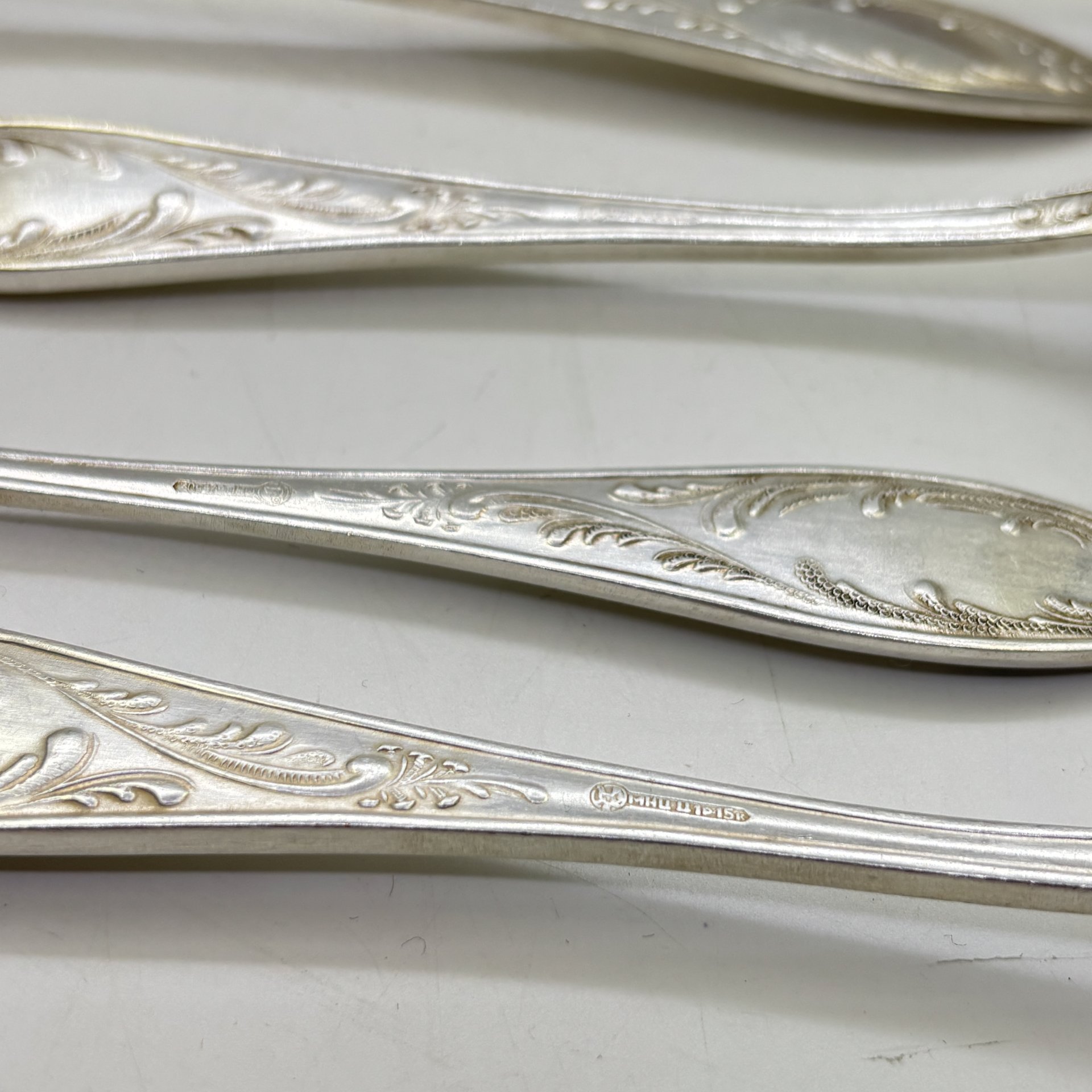 Набор из 9-ти столовых ложек с растительным декором, мНЦ (медь-никель-цинк), серебрение, Кольчугинский завод цветных металлов, СССР, 1960-1990 гг.