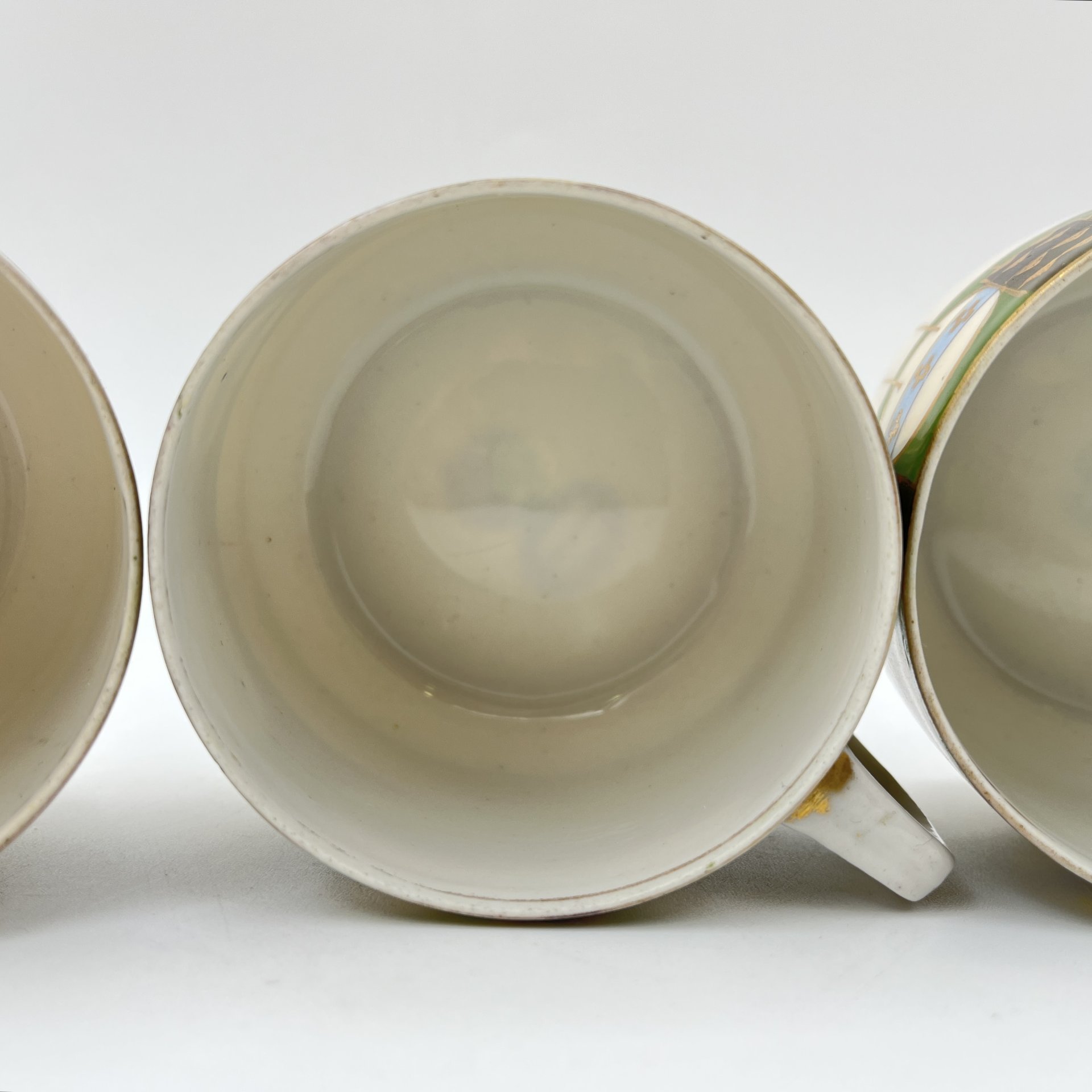 Набор чашек с геометрическим декором на 3 персоны