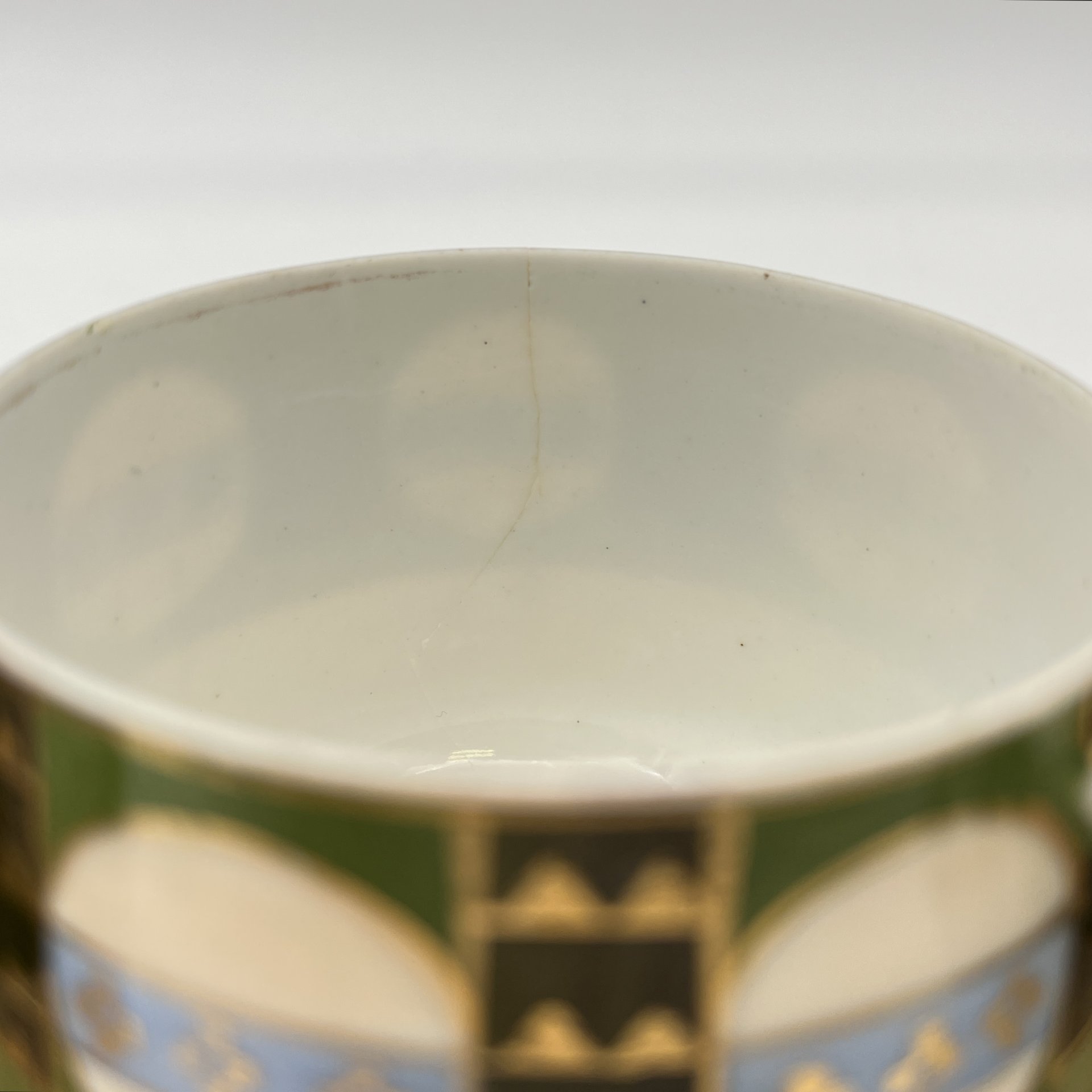 Набор чашек с геометрическим декором на 3 персоны