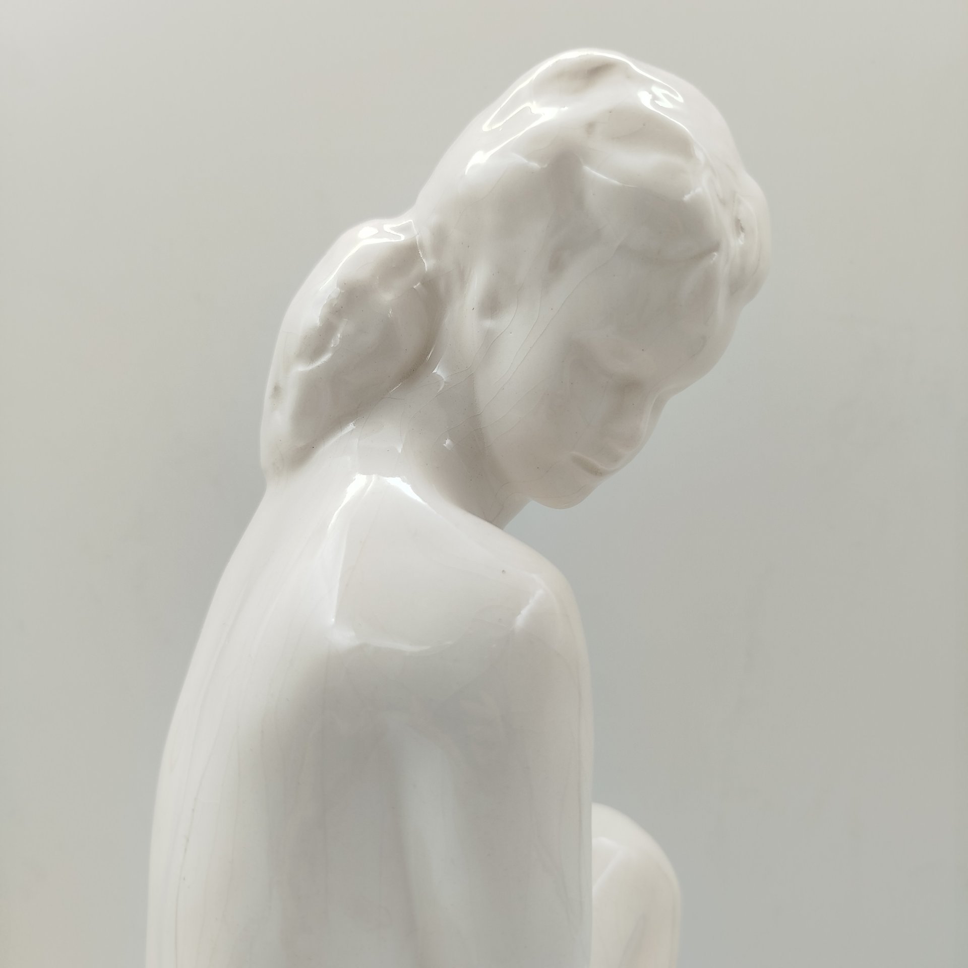 Статуэтка "Купальщица" (Обнаженная  с голубем), фаянс, Европа, 1940-1970 гг.