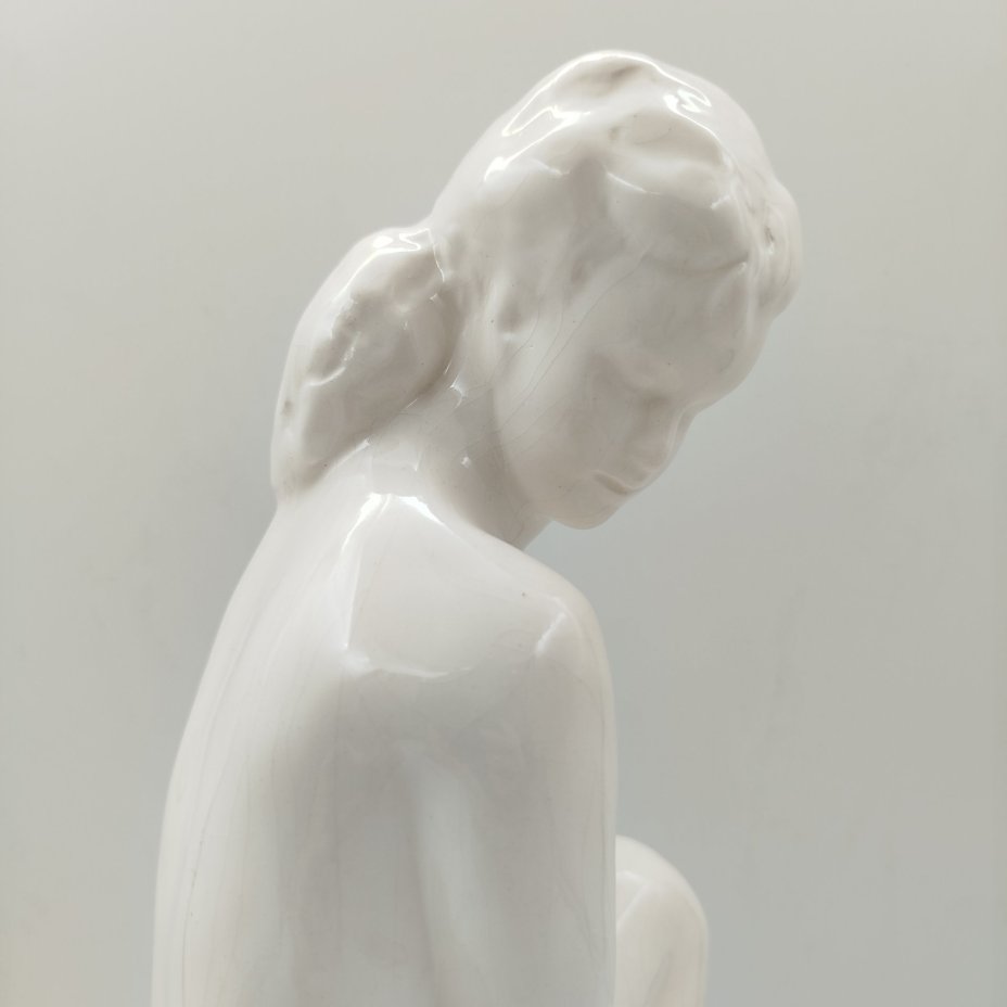 Статуэтка "Купальщица" (Обнаженная  с голубем), фаянс, Европа, 1940-1970 гг.