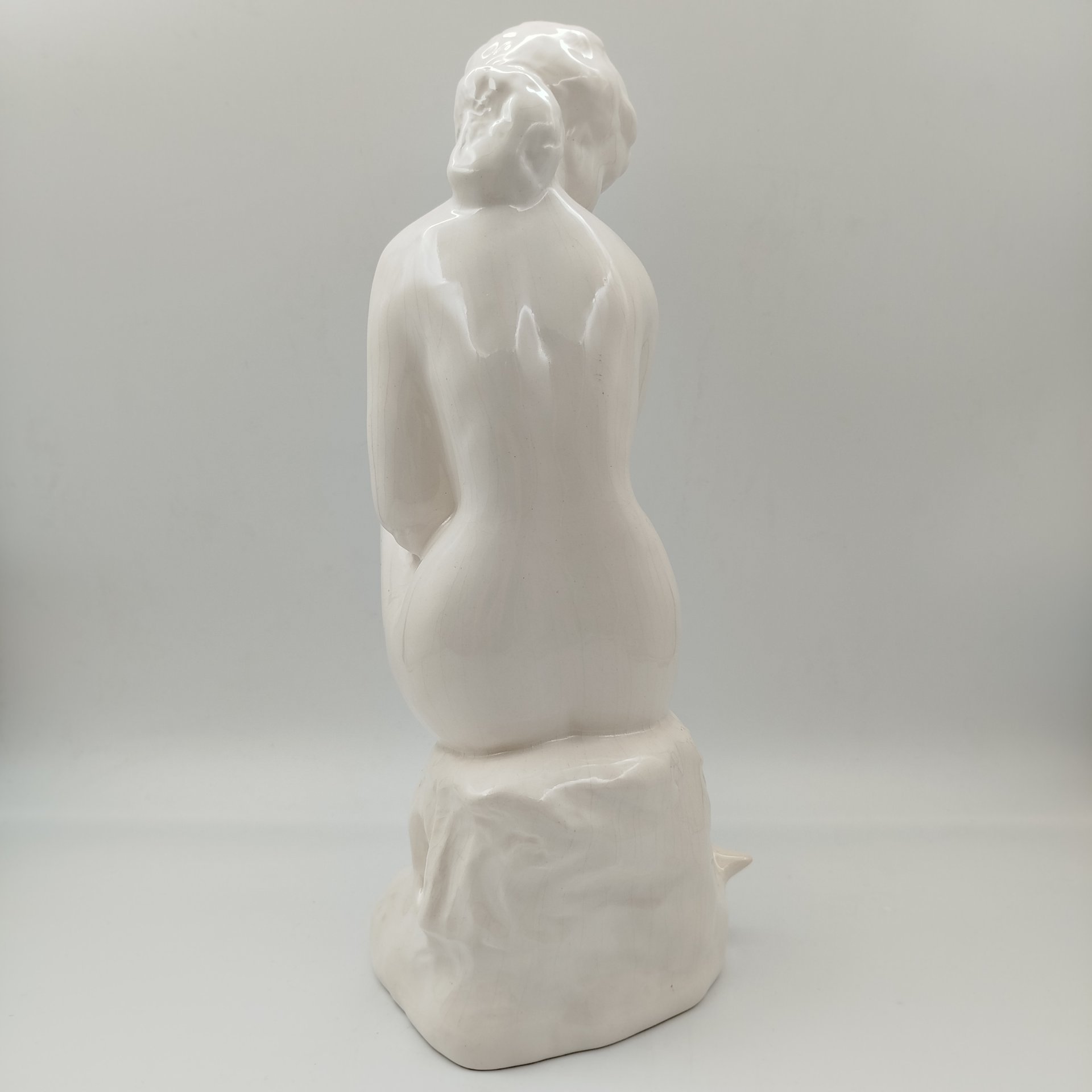 Статуэтка "Купальщица" (Обнаженная  с голубем), фаянс, Европа, 1940-1970 гг.