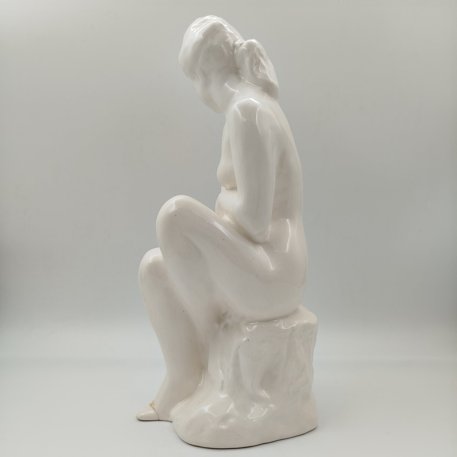 Статуэтка "Купальщица" (Обнаженная  с голубем), фаянс, Европа, 1940-1970 гг.