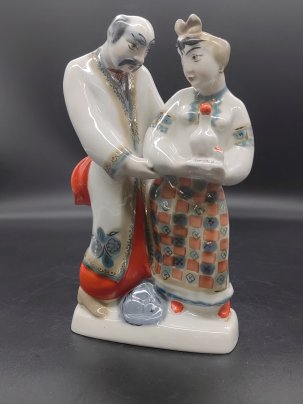 Статуэтка "В гостях у Солохи" (по произведению Н.В. Гоголя "Ночь перед Рождеством"), авторы В.В. Албул и А.С. Погребная, Полонский завод художественной керамики (Полонное ЗХК)