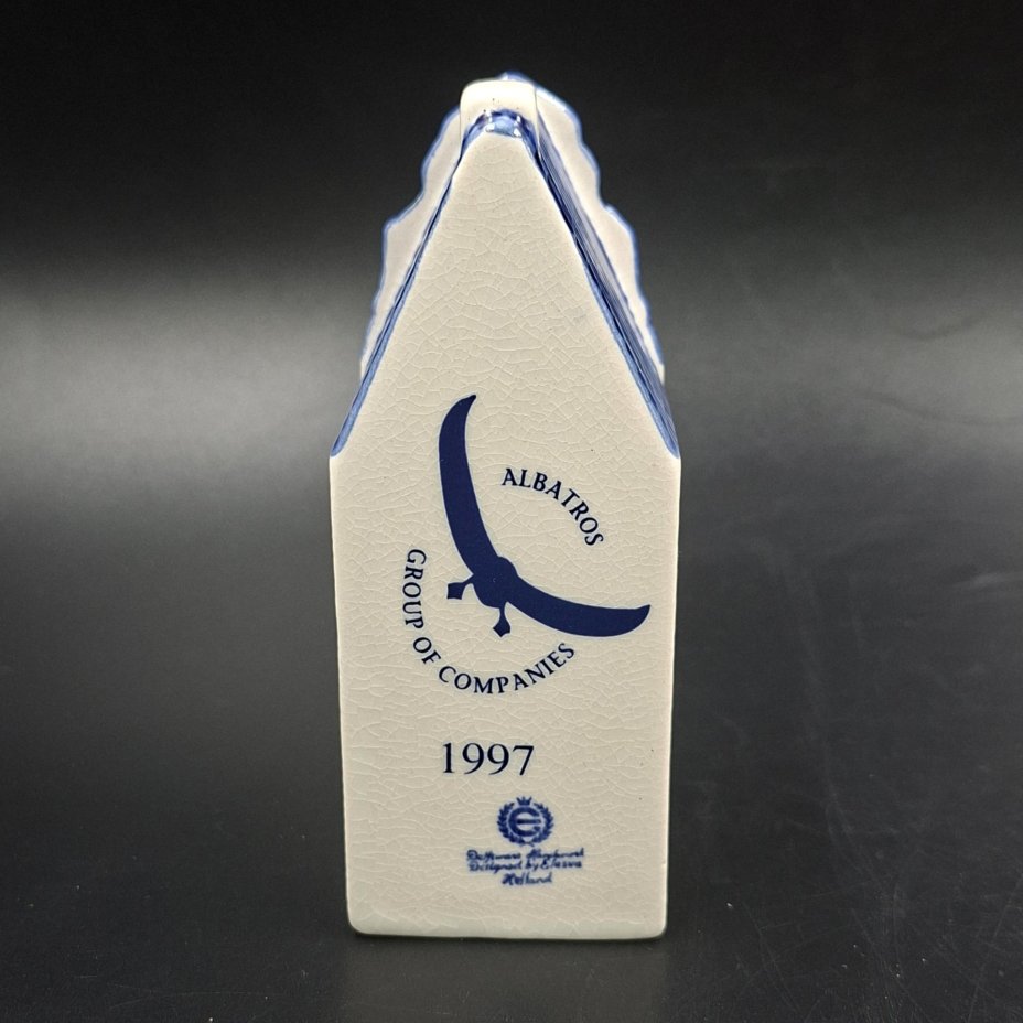 Статуэтка (сувенир) в виде домика в Амстердаме, фирма "Elesva", с логотипом компании "Albatros"