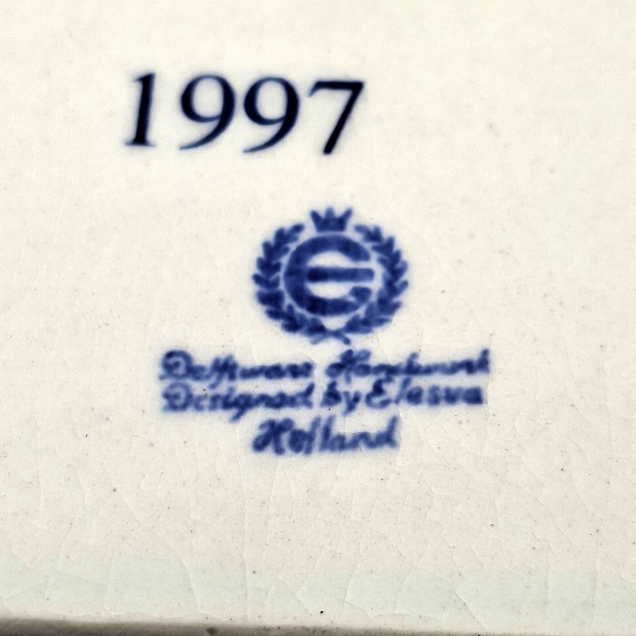 Статуэтка (сувенир) в виде домика в Амстердаме, фирма "Elesva", с логотипом компании "Albatros"