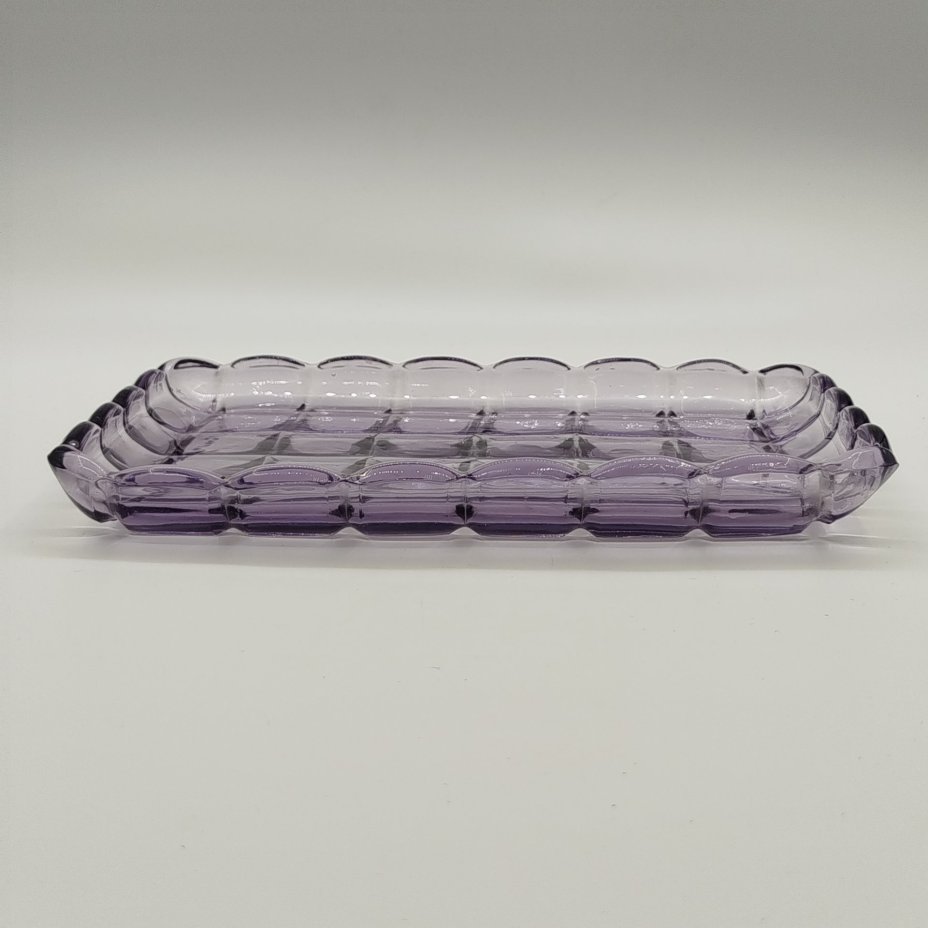 Поднос фиолетового оттенка с декором в виде квадратов, стекло, пресс, Стеклозавод «Неман», СССР, 1940-1960 гг.