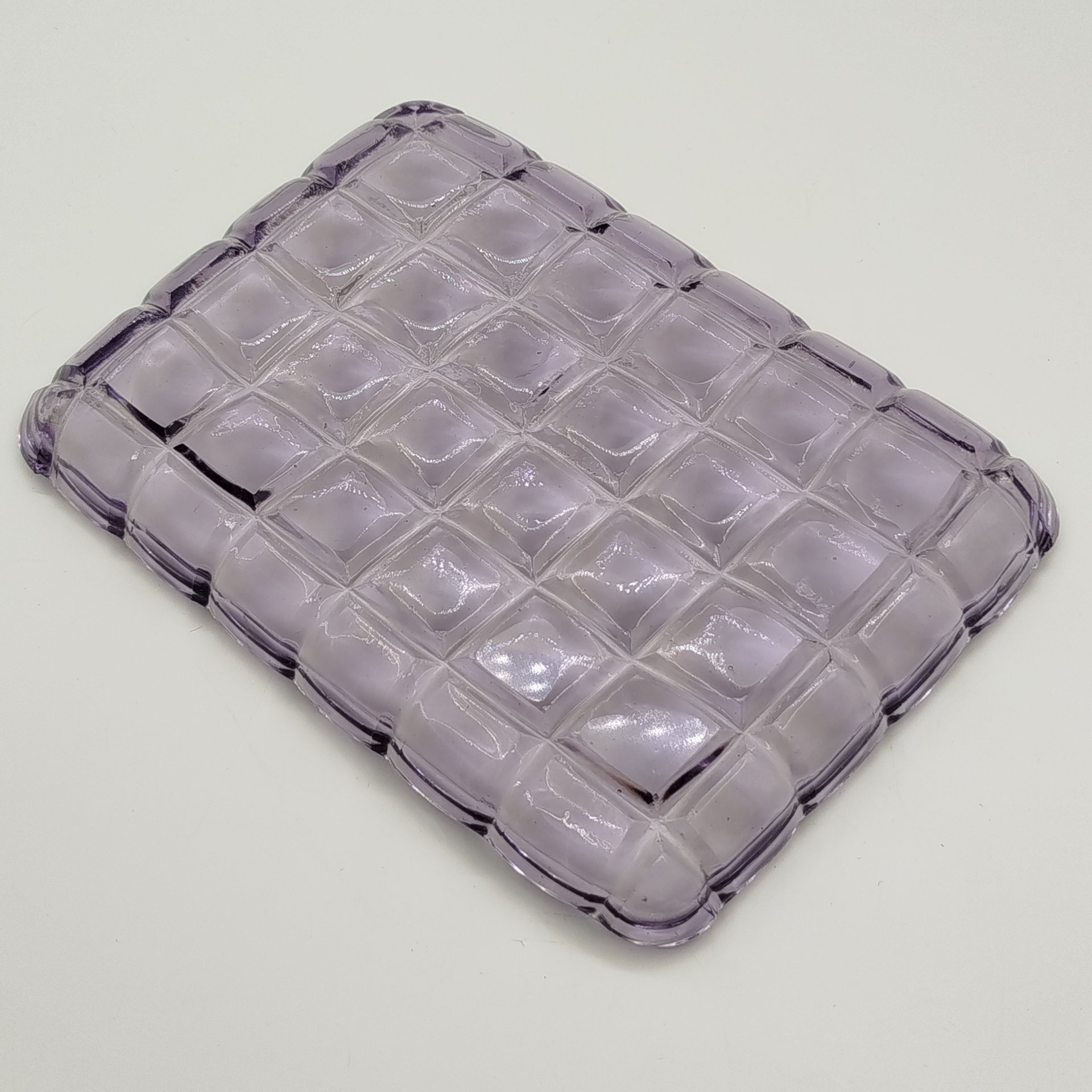 Поднос фиолетового оттенка с декором в виде квадратов, стекло, пресс, Стеклозавод «Неман», СССР, 1940-1960 гг.