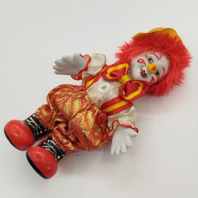 Статуэтка "Клоун с красными волосами", фарфор, текстиль, деколь, Российская Федерация, 2010-2020 гг.