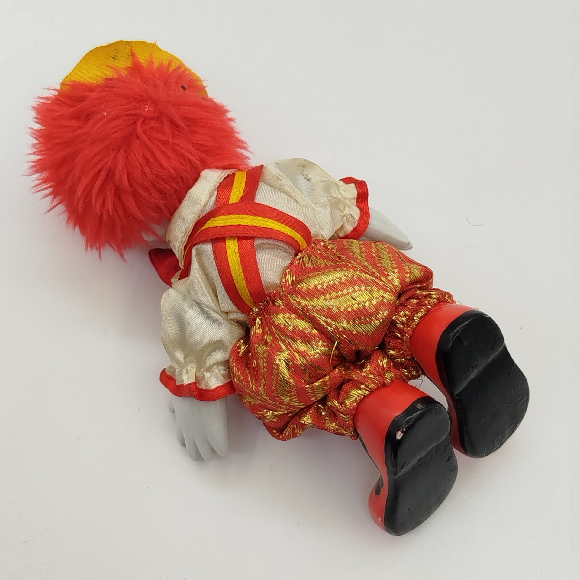 Статуэтка "Клоун с красными волосами", фарфор, текстиль, деколь, Российская Федерация, 2010-2020 гг.