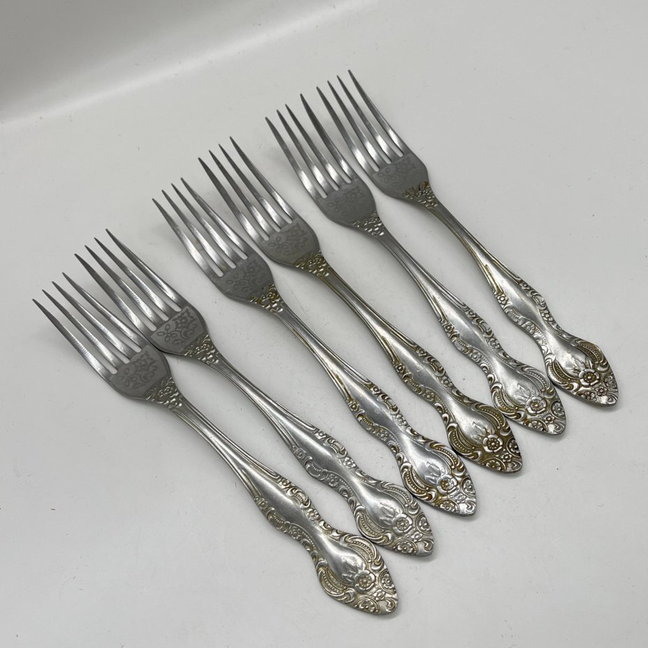 Набор из 6-ти вилок, украшенных флоральным декором, нержавеющая сталь, Павловский завод художественных металлоизделий им. С.М. Кирова, СССР, 1973-1990 гг.