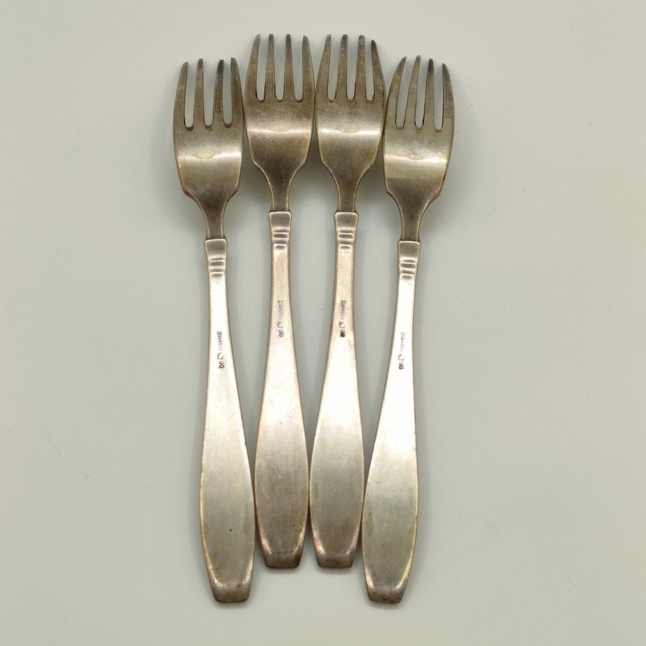 Набор из 4-х столовых вилок, украшенных монограммами, клеймо Martin