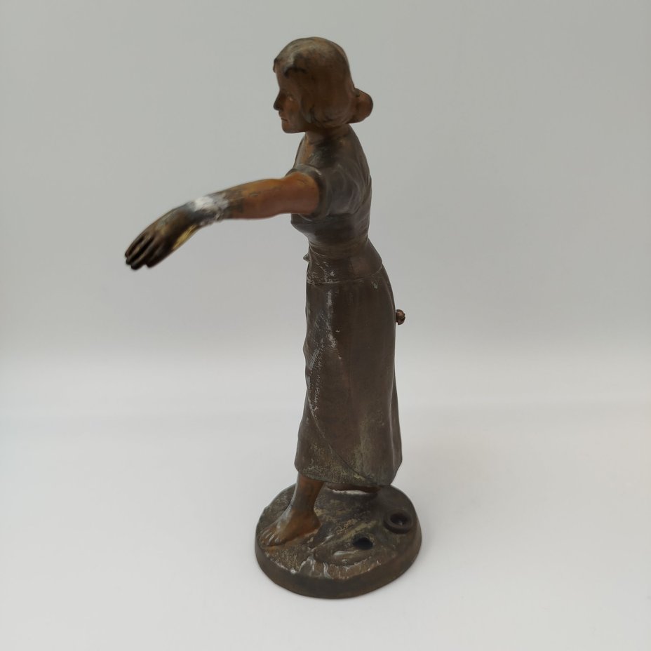 Статуэтка (основание лампы) "Девушка с ведром"