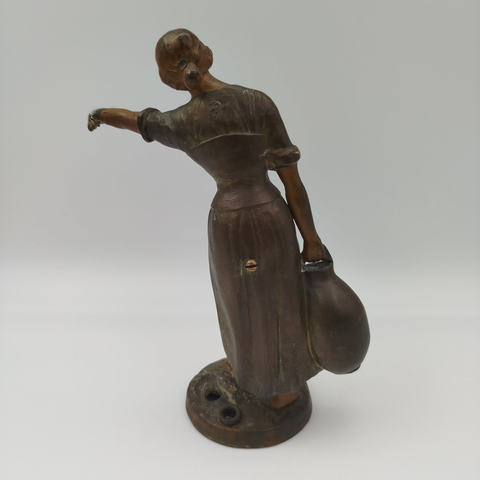 Статуэтка (основание лампы) "Девушка с ведром", металл, бронзирование, Западная Европа, 1900-1930 гг.