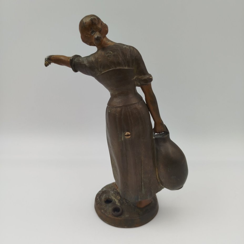 Статуэтка (основание лампы) "Девушка с ведром"