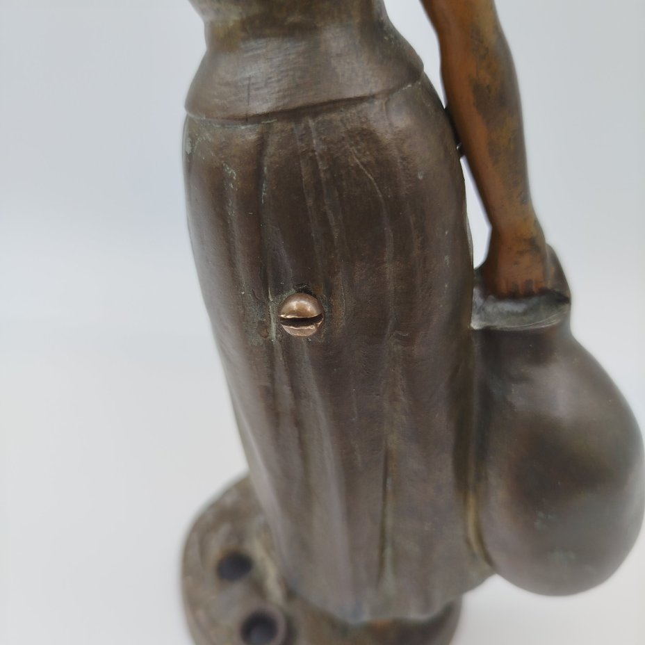 Статуэтка (основание лампы) "Девушка с ведром"