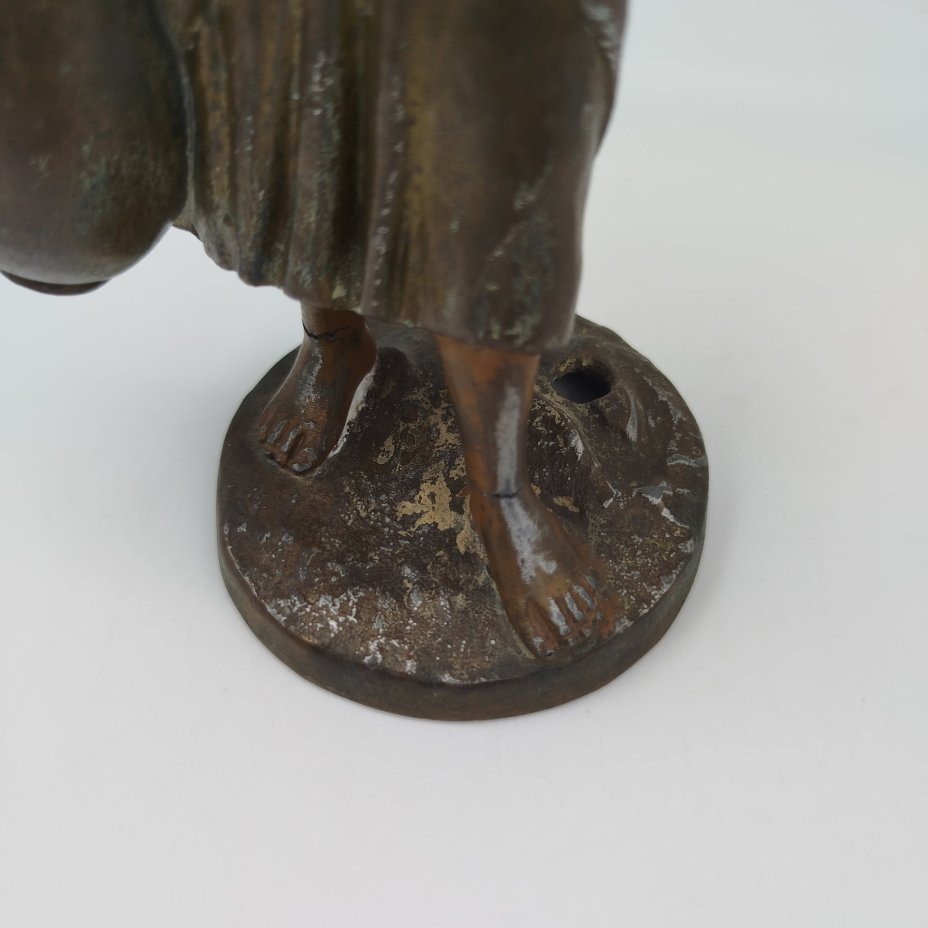 Статуэтка (основание лампы) "Девушка с ведром"