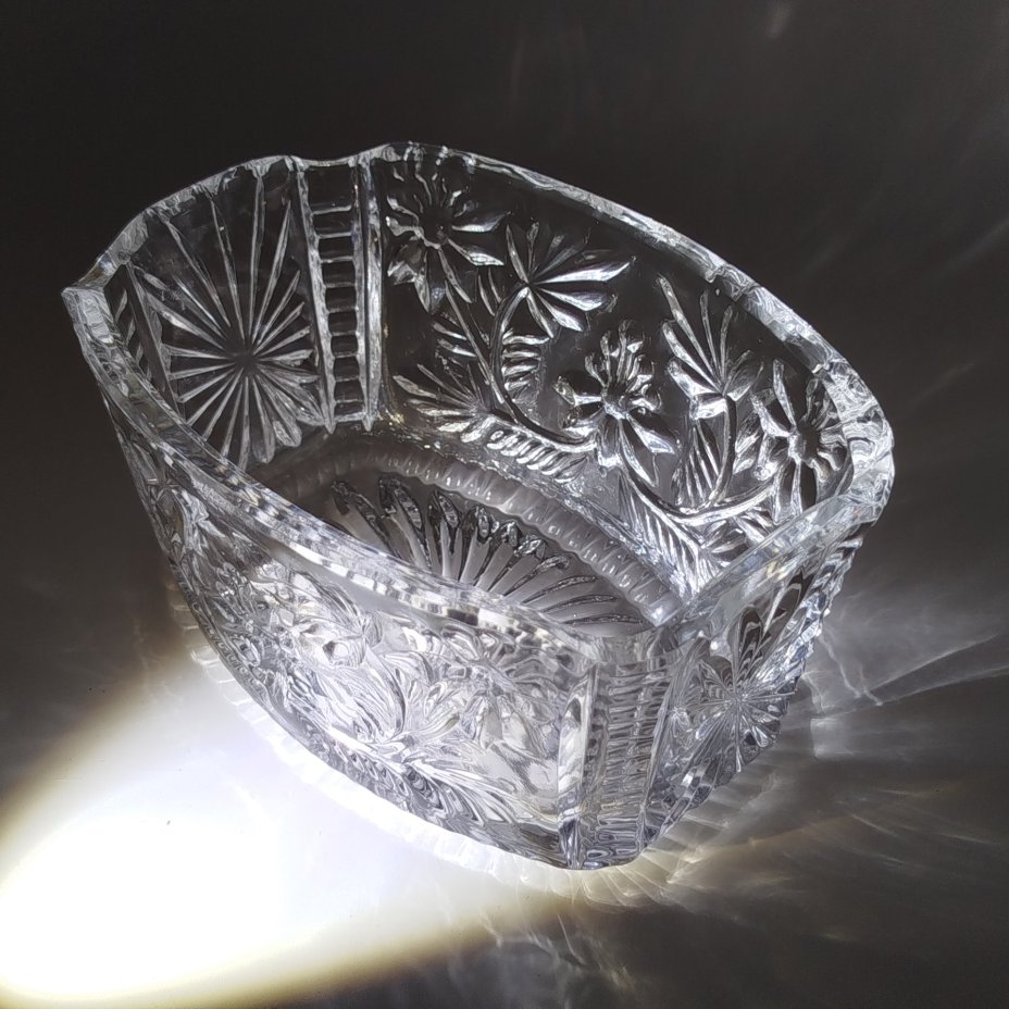 Конфетница с цветочным декором