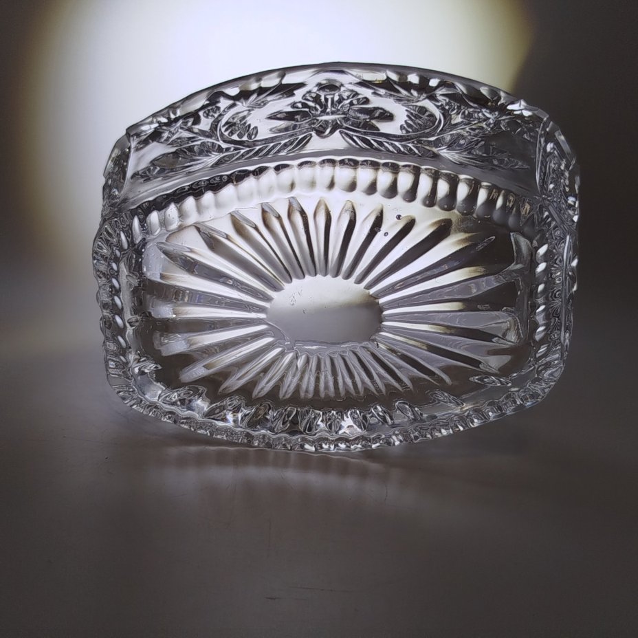 Конфетница с цветочным декором