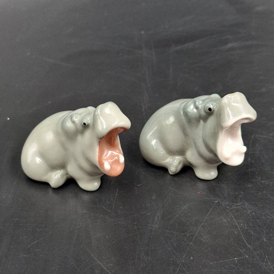 Статуэтки парные "Бегемотики", фарфор, роспись, Ленинградский фарфоровый завод (ЛФЗ), СССР, 1970-1990 гг.