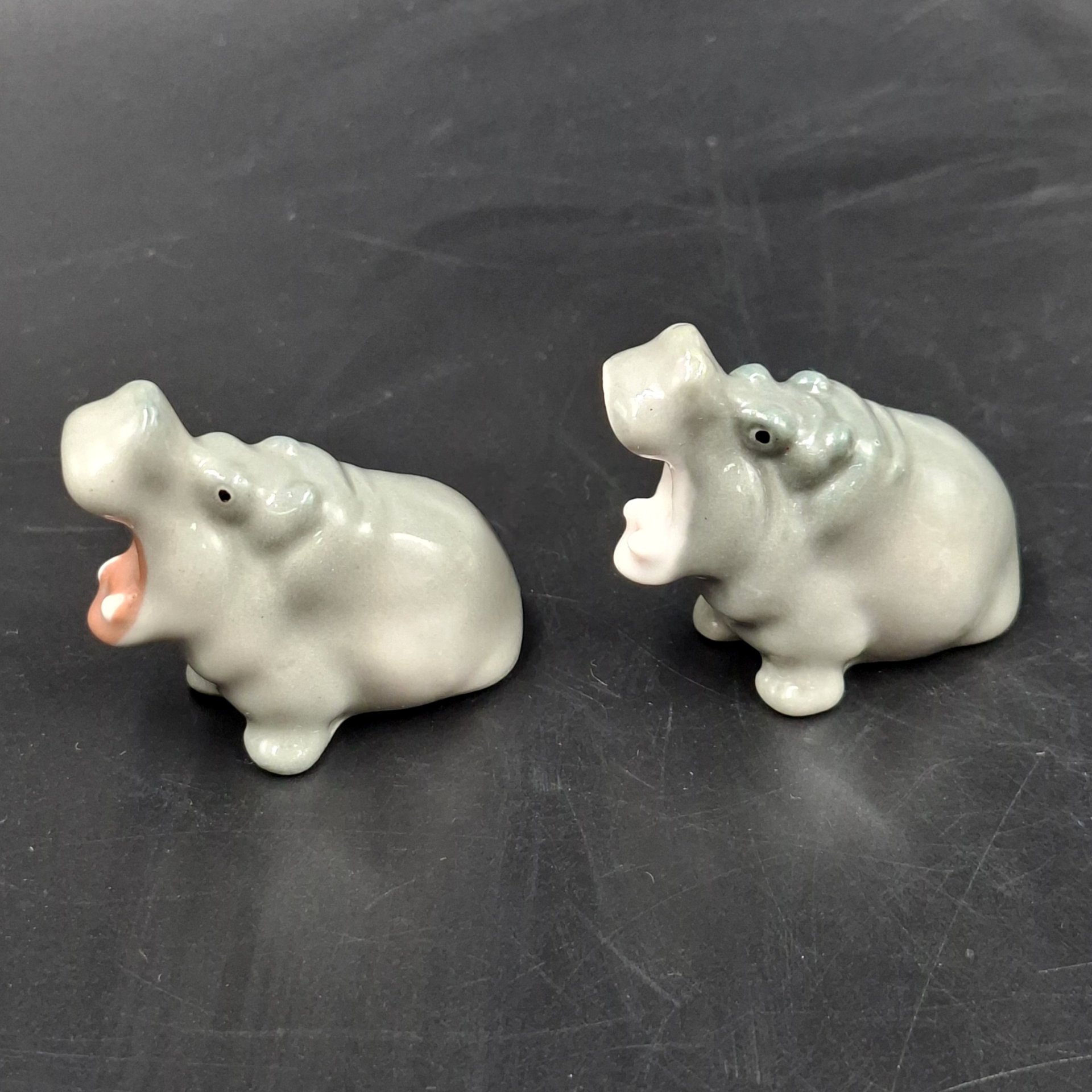 Статуэтки парные "Бегемотики", фарфор, роспись, Ленинградский фарфоровый завод (ЛФЗ), СССР, 1970-1990 гг.