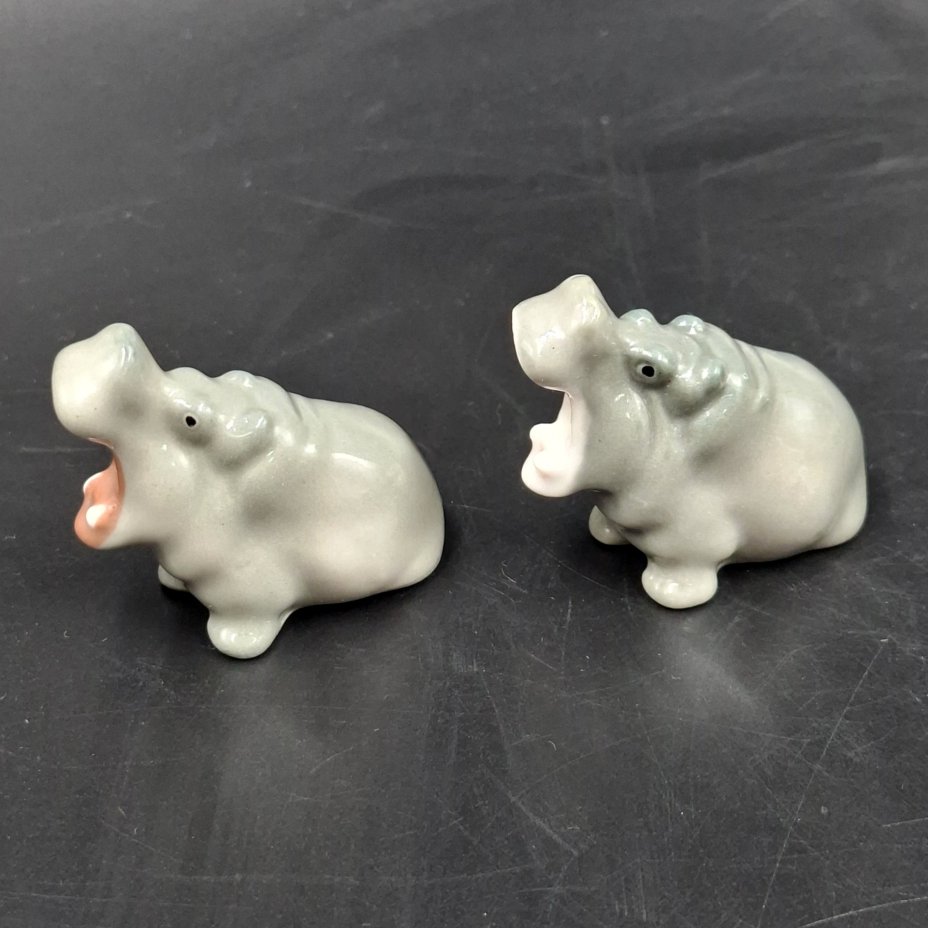 Статуэтки парные "Бегемотики", фарфор, роспись, Ленинградский фарфоровый завод (ЛФЗ), СССР, 1970-1990 гг.