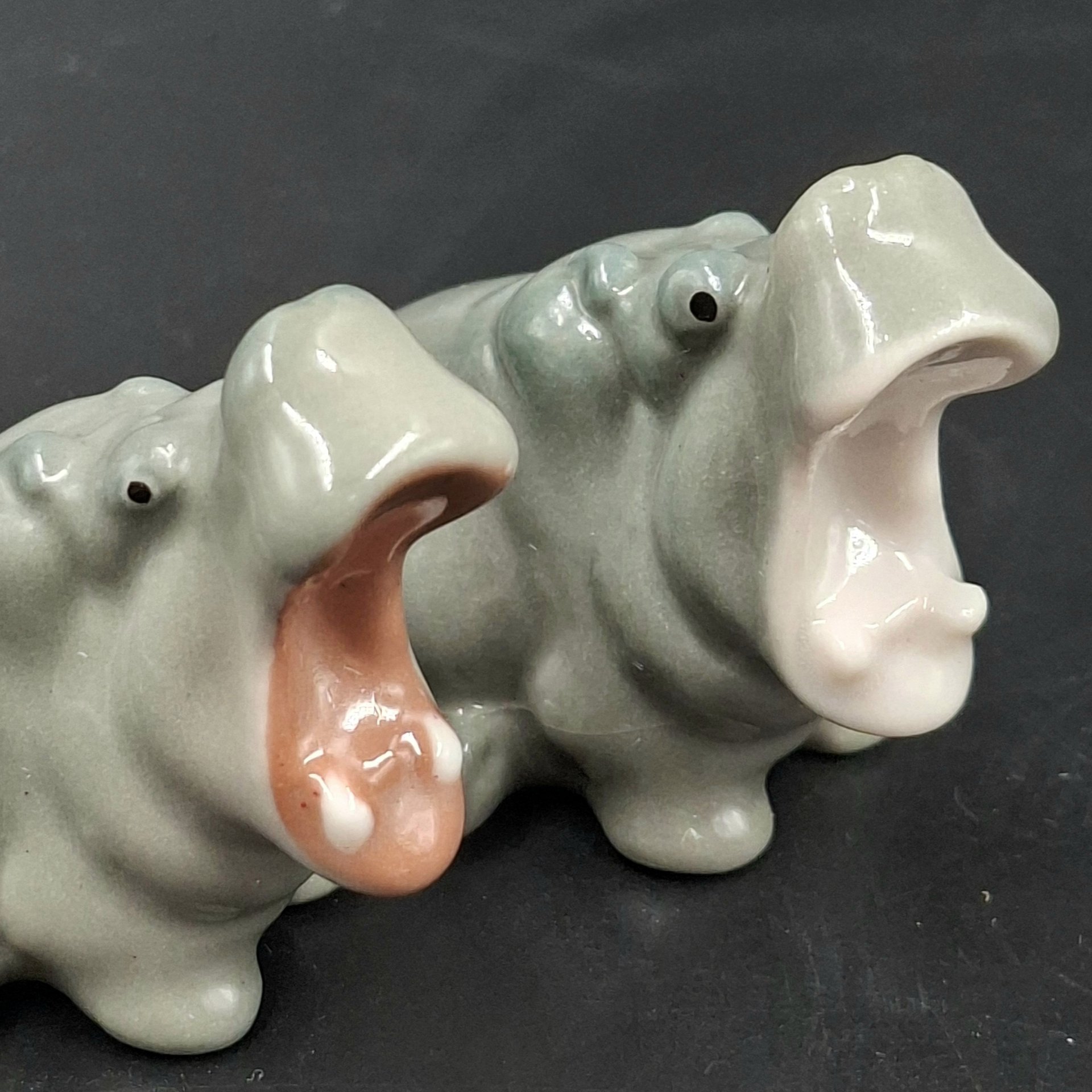 Статуэтки парные "Бегемотики", фарфор, роспись, Ленинградский фарфоровый завод (ЛФЗ), СССР, 1970-1990 гг.