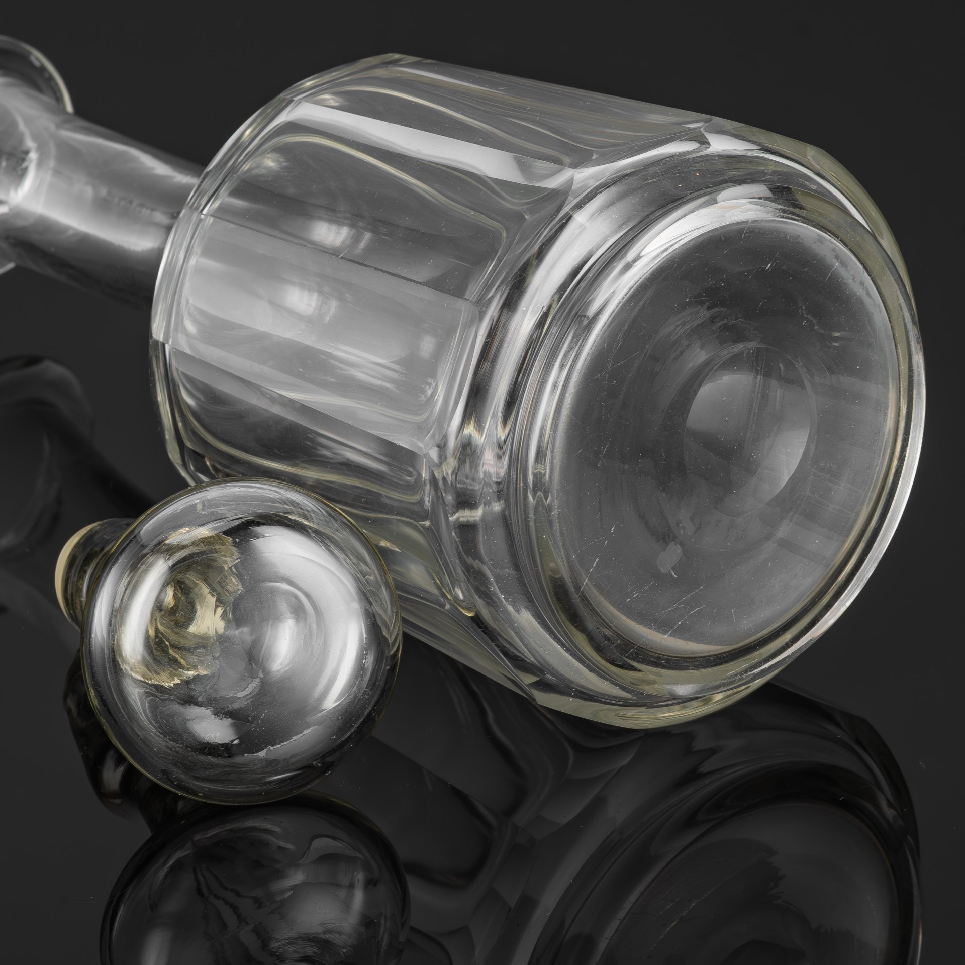 Графин с декором "грань во весь" (с линзой на дне), стекло, выдувание, гранение, Акционерное общество Мальцовских заводов, Российская империя, 1880-1917 гг.