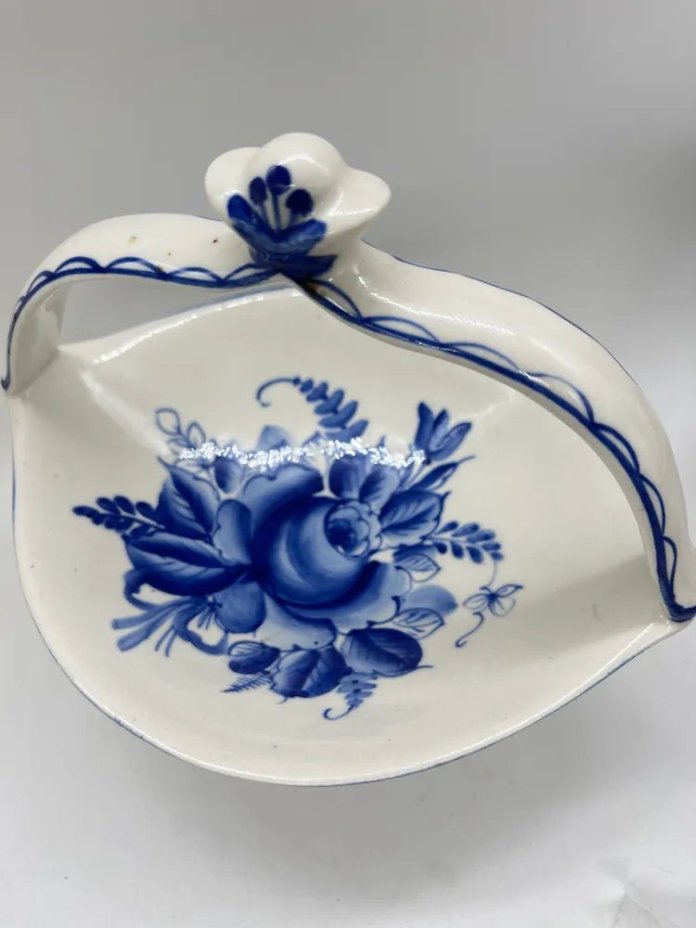 Фруктовница с цветочным расписным декором, Гжель