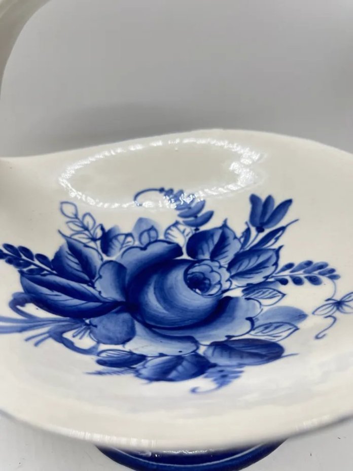 Фруктовница с цветочным расписным декором, Гжель