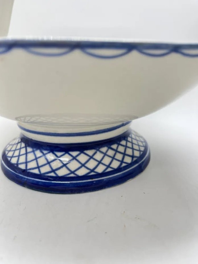 Фруктовница с цветочным расписным декором, Гжель