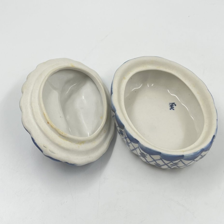 Икорница "Щука" с крышкой, Гжель, фарфор, роспись, Россия, 2000 г.