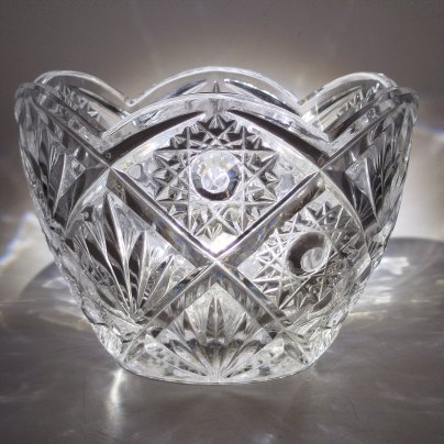 Конфетница с фигурным краем и резным декором, хрусталь, алмазная грань, СССР, 1970-1990 гг.