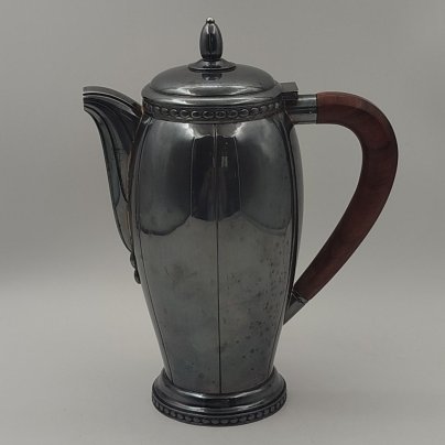 Кофейник серебристого цвета, металл, дерево, Западная Европа, 1930-1950 гг.