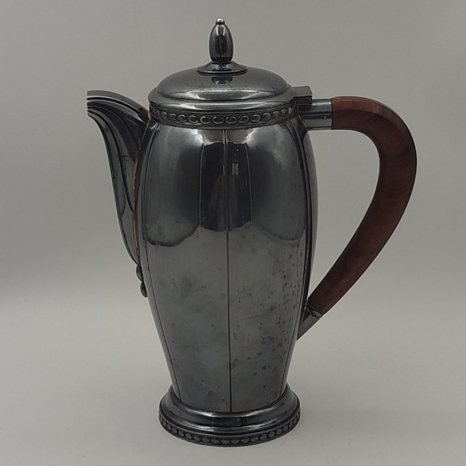 Кофейник серебристого цвета, металл, дерево, Западная Европа, 1930-1950 гг.