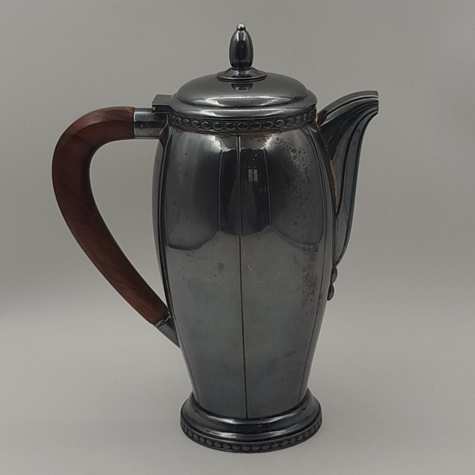 Кофейник серебристого цвета, металл, дерево, Западная Европа, 1930-1950 гг.