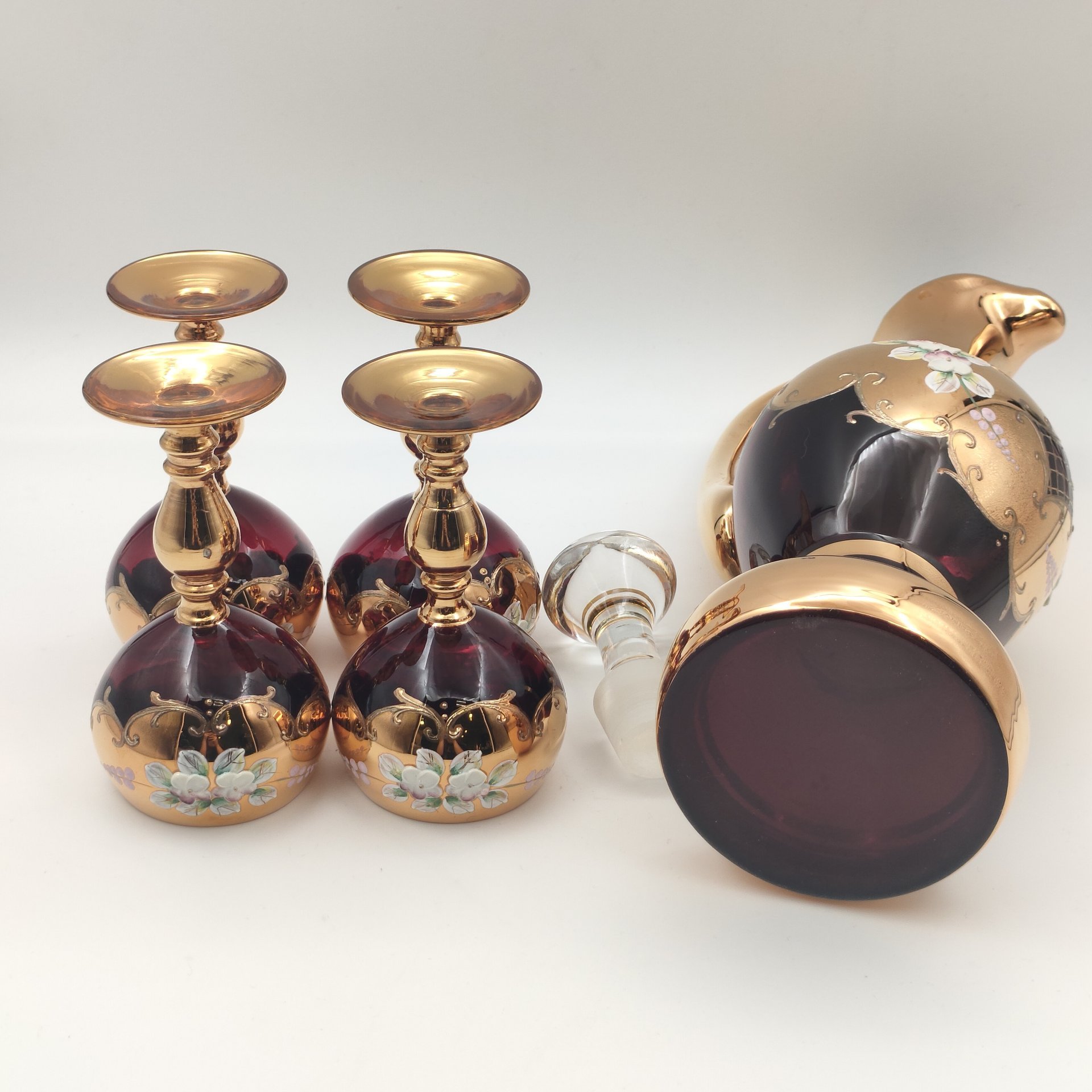 Набор для подачи крепленых вин и крепких напитков на 4 персон, стекло, лепной декор, золочение, Bohemia (Neurohlau), Чехословакия, 1970-1990 гг.