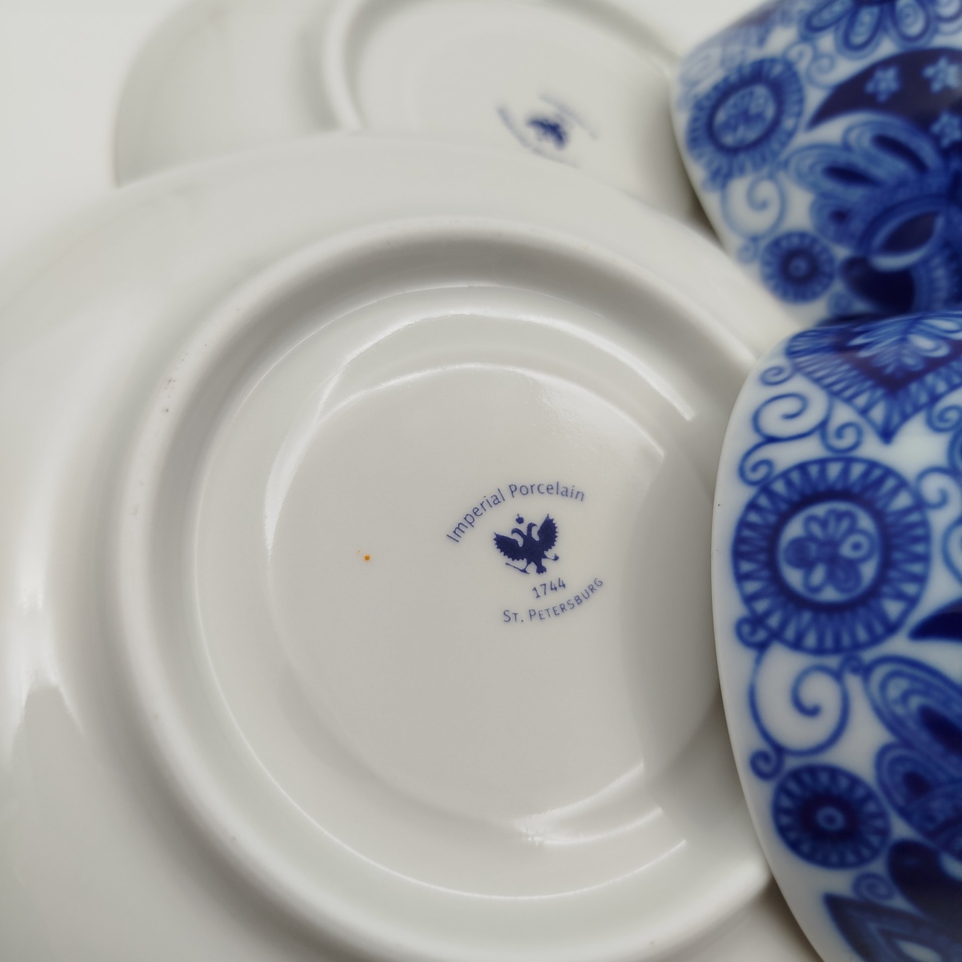 Набор из 2-х чайных пар "Жар-птица", фарфор, деколь, золочение, Императорский фарфоровый завод (ИФЗ), Российская Федерация, 2012-2020 гг.