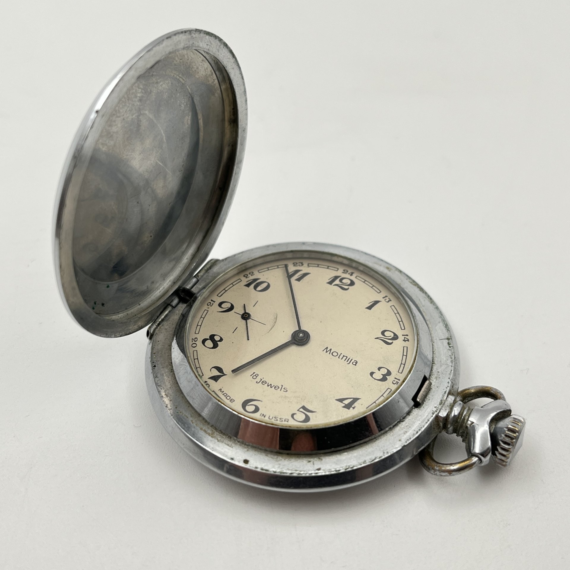 Карманные часы "Молния" с ажурным растительным декором, металл, пластик, Челябинский часовой завод «Молния», СССР, 1970-1980 гг.