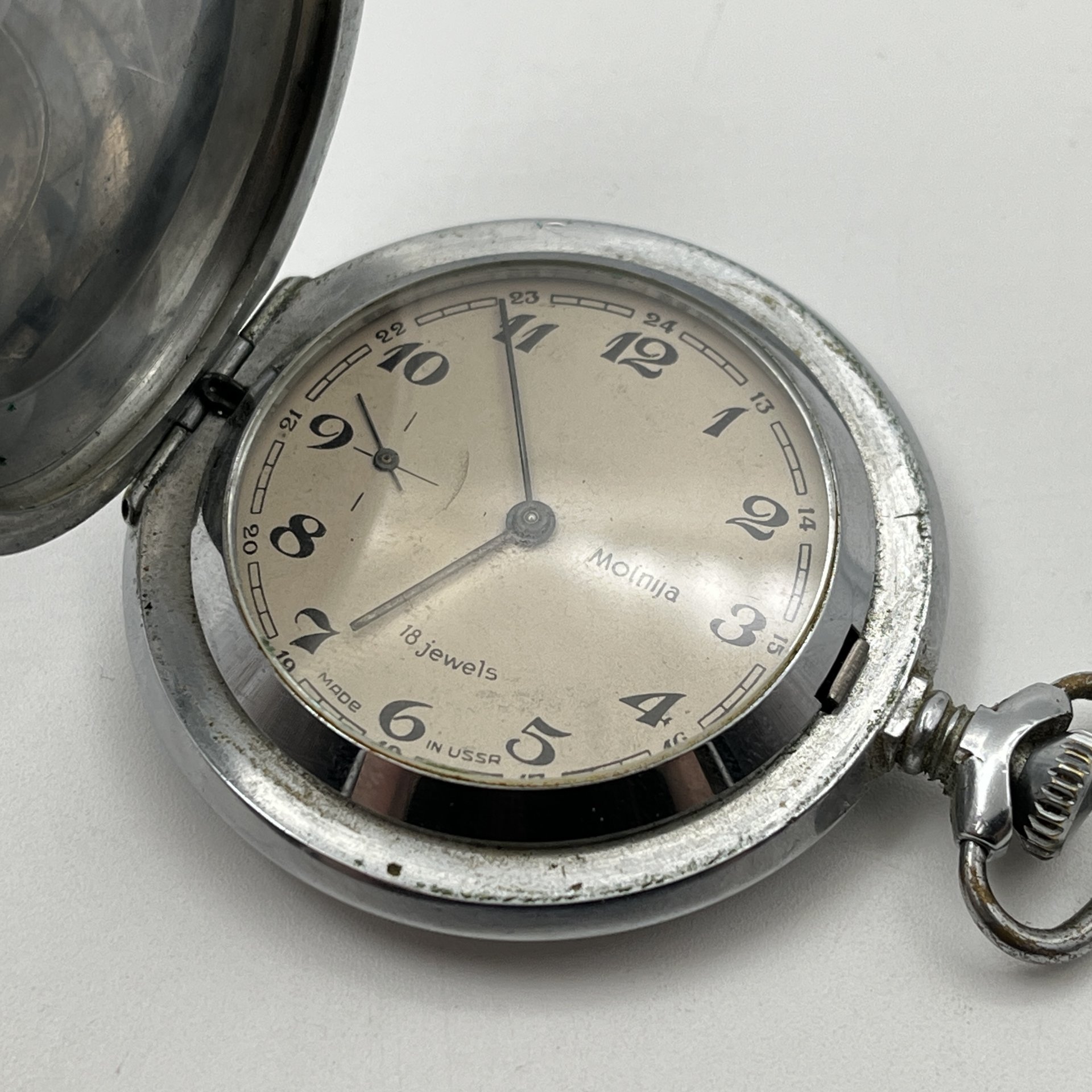 Карманные часы "Молния" с ажурным растительным декором, металл, пластик, Челябинский часовой завод «Молния», СССР, 1970-1980 гг.