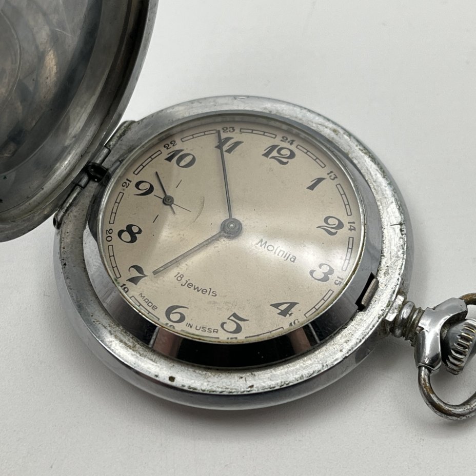 Карманные часы "Молния" с ажурным растительным декором, металл, пластик, Челябинский часовой завод «Молния», СССР, 1970-1980 гг.