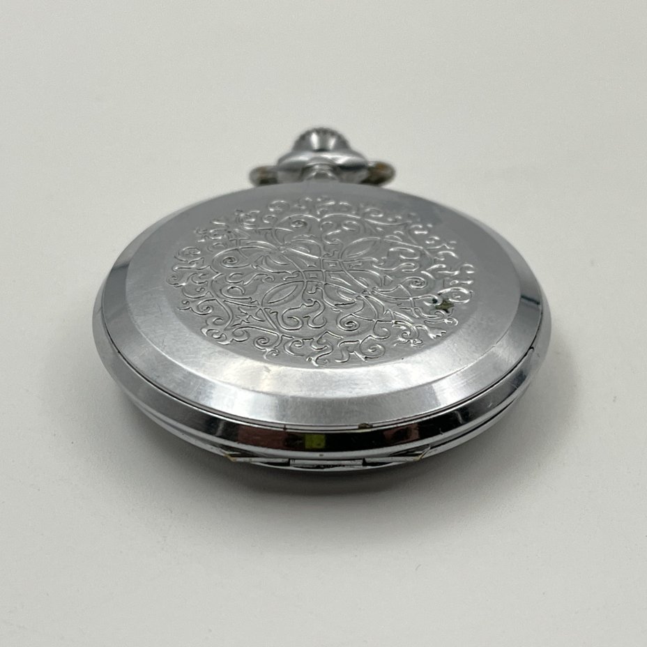 Карманные часы "Молния" с ажурным растительным декором, металл, пластик, Челябинский часовой завод «Молния», СССР, 1970-1980 гг.