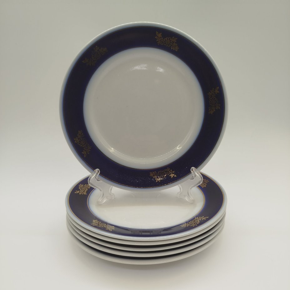 Набор из шести десертных тарелок с синем кантом, фарфор, крытье, золочение, деколь, Фарфоровый завод «Пролетарий» (Бронница, Мста), СССР, 1958-1967 гг.