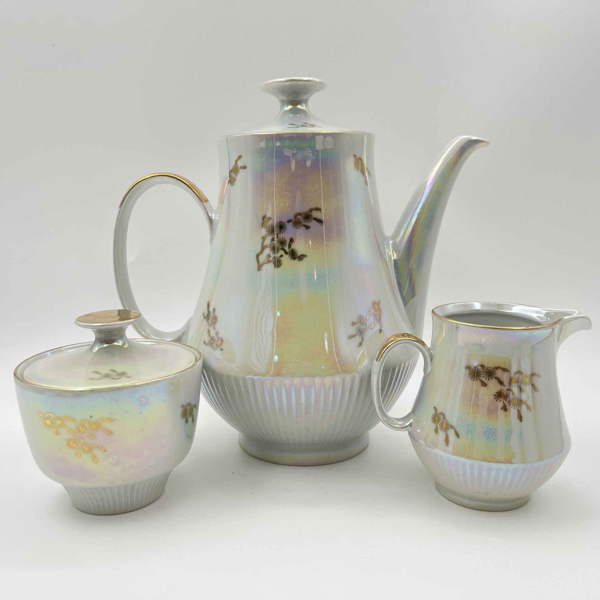 Сервиз чайно-кофейный на 6 персон "Мадонна" (15 предметов), фарфор, люстр, деколь, золочение, Colditz (Кольдиц), ГДР, 1960-1980 гг.