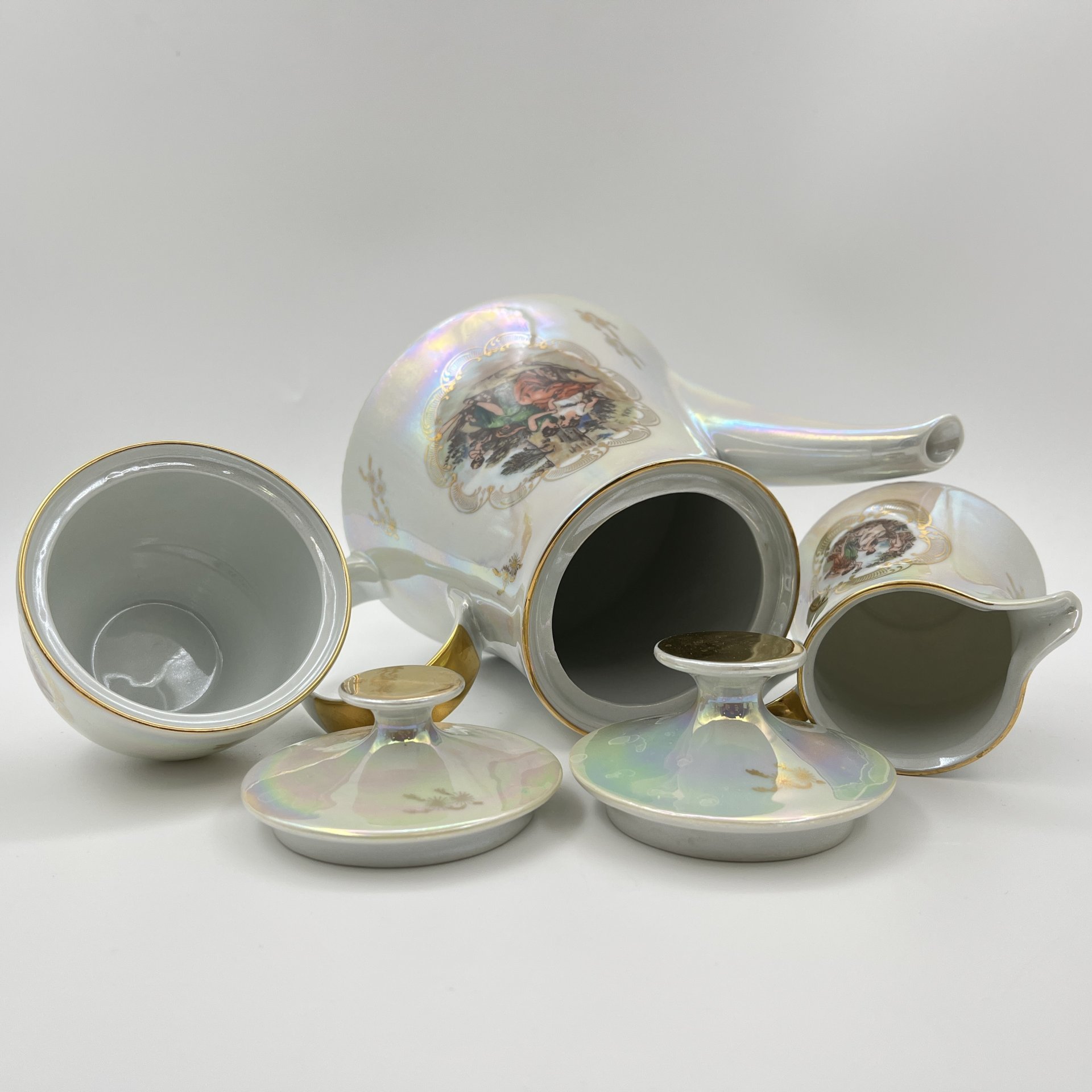 Сервиз чайно-кофейный на 6 персон "Мадонна" (15 предметов), фарфор, люстр, деколь, золочение, Colditz (Кольдиц), ГДР, 1960-1980 гг.