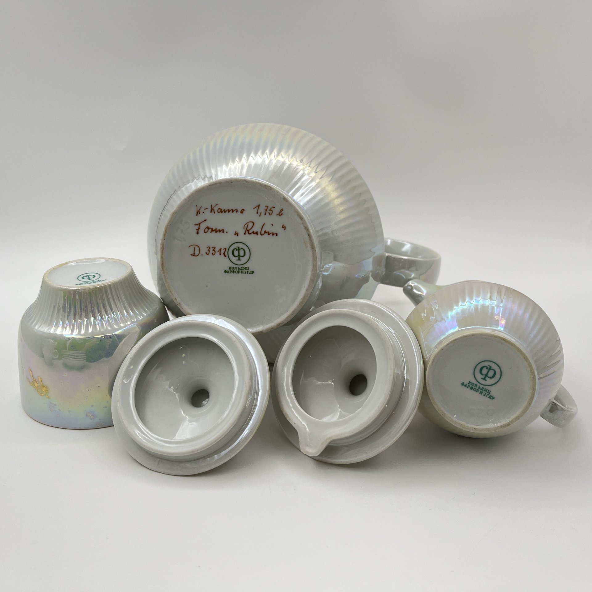 Сервиз чайно-кофейный на 6 персон "Мадонна" (15 предметов), фарфор, люстр, деколь, золочение, Colditz (Кольдиц), ГДР, 1960-1980 гг.